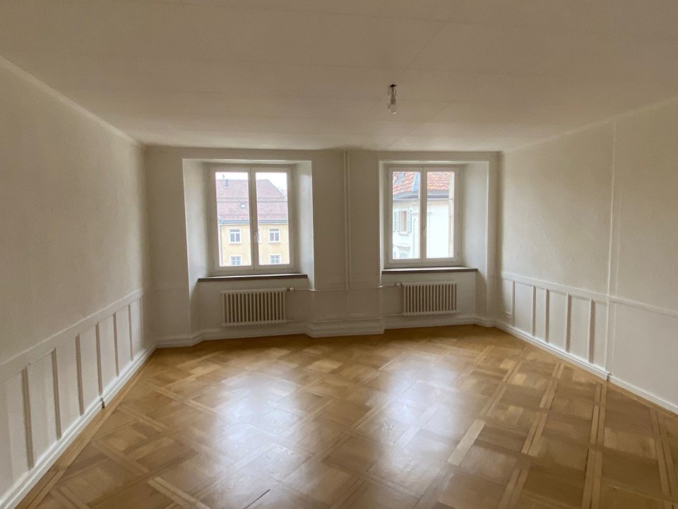 Pl. Hôtel-de-Ville 5  La Chaux-de-Fonds, Neuchâtel,  NE 2300 CH