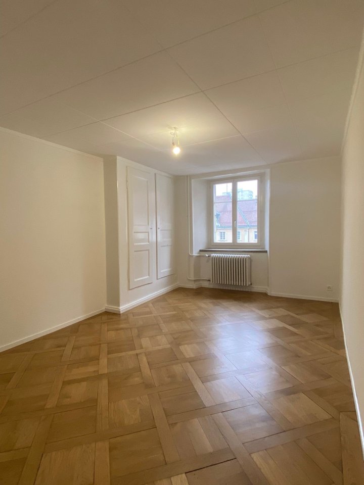 Pl. Hôtel-de-Ville 5  La Chaux-de-Fonds, Neuchâtel,  NE 2300 CH